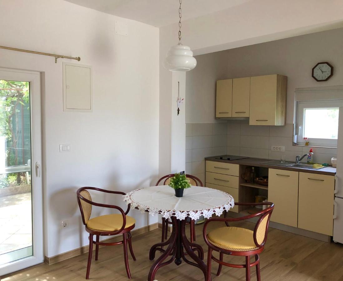 Apartmani Stellar Malinska Bagian luar foto